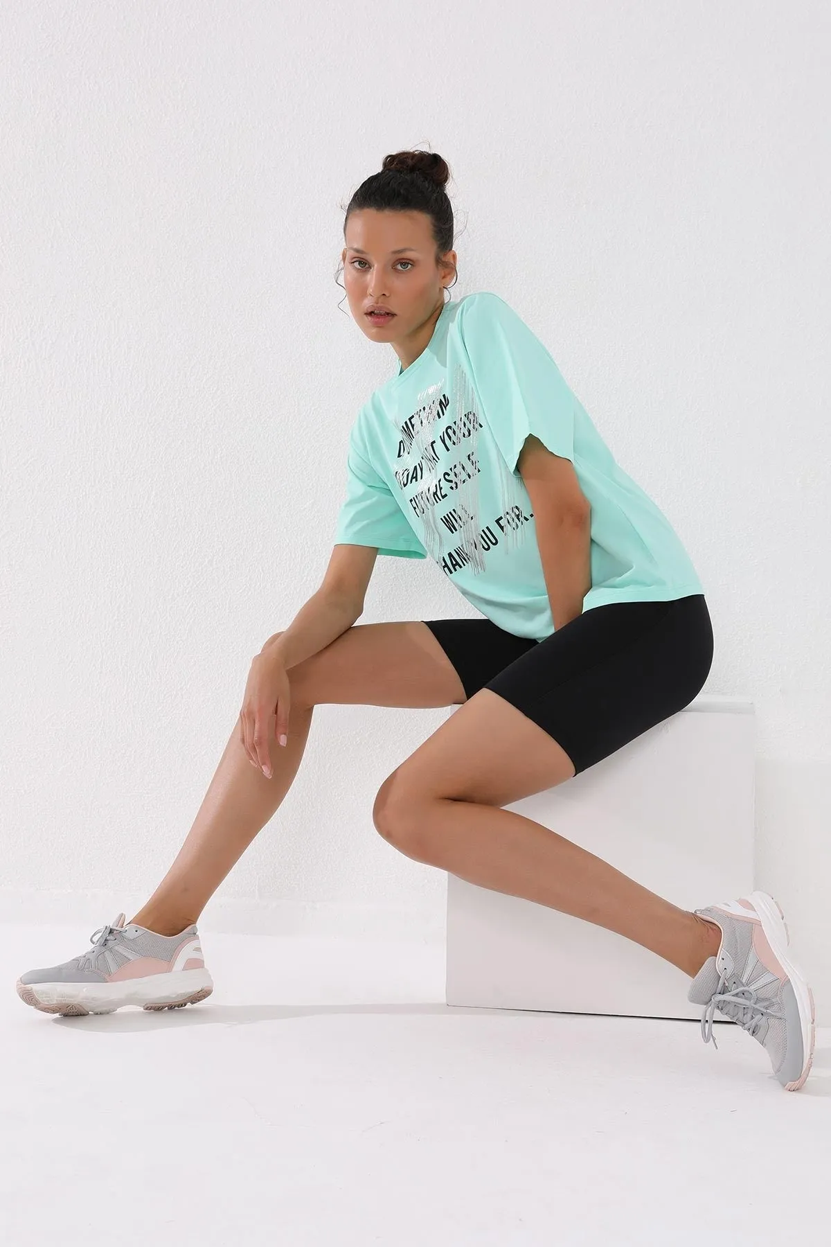 deforme yazi baskili o yaka kadin oversize t-shirt - 97133