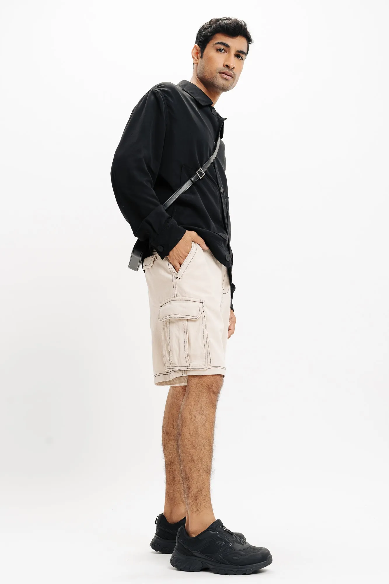Men's Ecru Contrast-Stitch Cargo Shorts