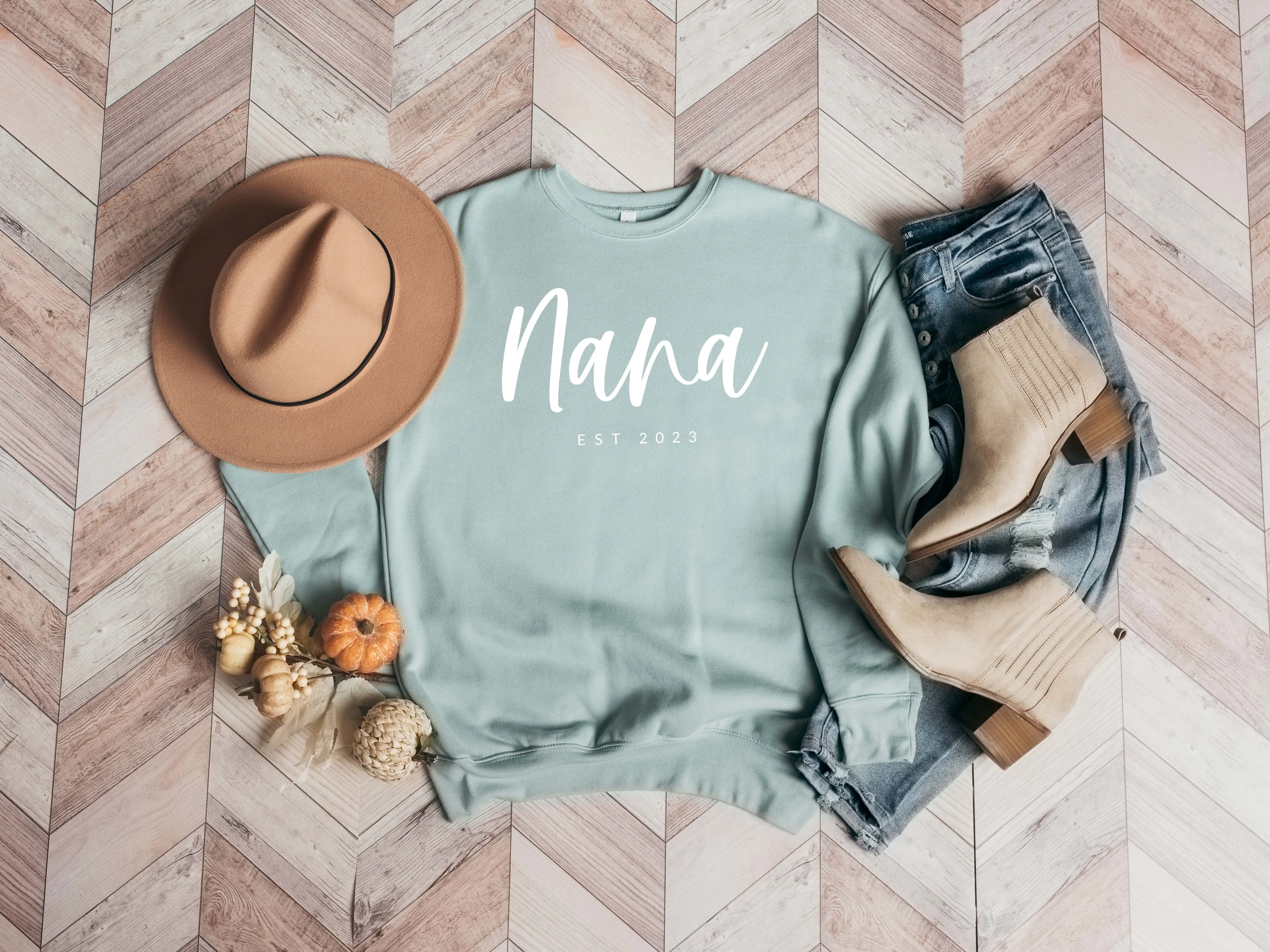 Nana Grandma Est 2022 Est 2023 Drop Shoulder Sponge Fleece Crewneck Sweatshirt