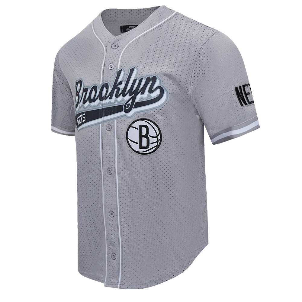 NBA BROOKLYN NETS SCRIPT TAIL MEN'S MESH BUTTON DOWN SHIRT (GRAY)