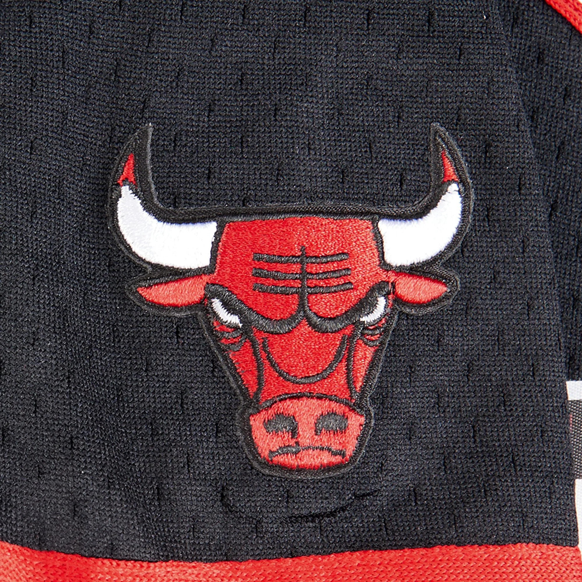 NBA CHICAGO BULLS CLASSIC TODDLER BOYS MESH BUTTON DOWN SHIRT (BLACK/RED)