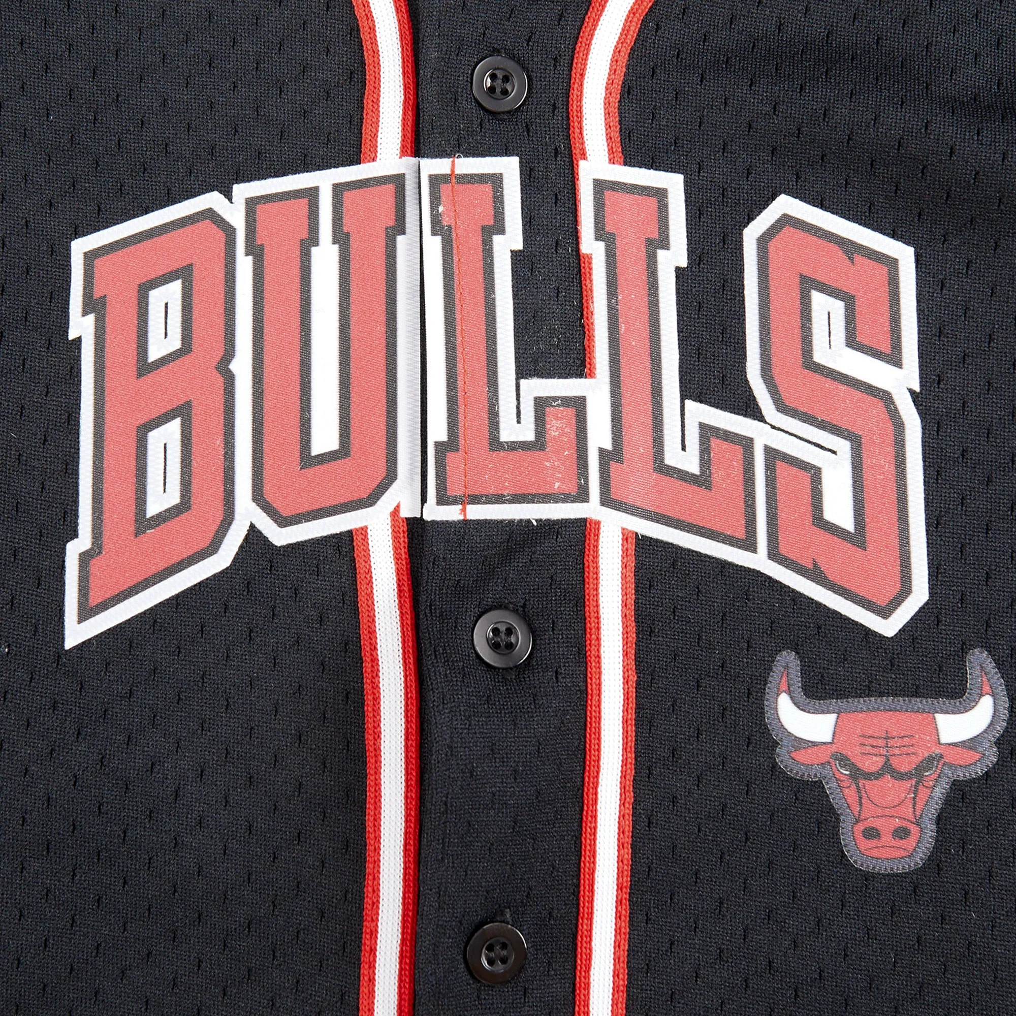 NBA CHICAGO BULLS CLASSIC TODDLER BOYS MESH BUTTON DOWN SHIRT (BLACK/RED)